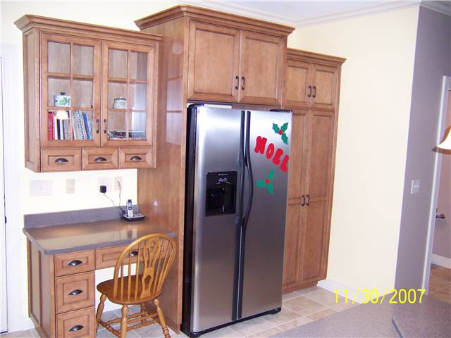 Maple cabinets stained and glazed - Flat panel miter corner doors, drawer fronts, and side panels - Full overlay style